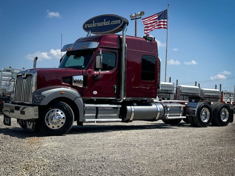 2024 WESTERN STAR 49X SLEEPER photo 1