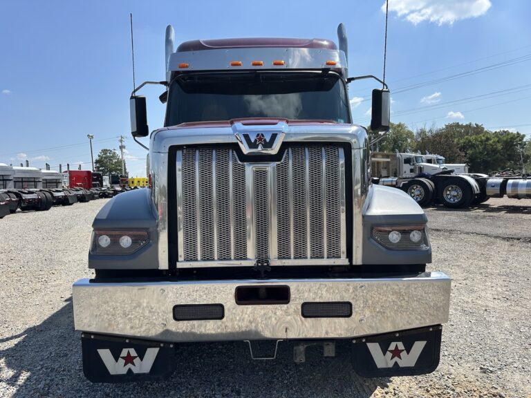 2024 WESTERN STAR 49X SLEEPER photo 2