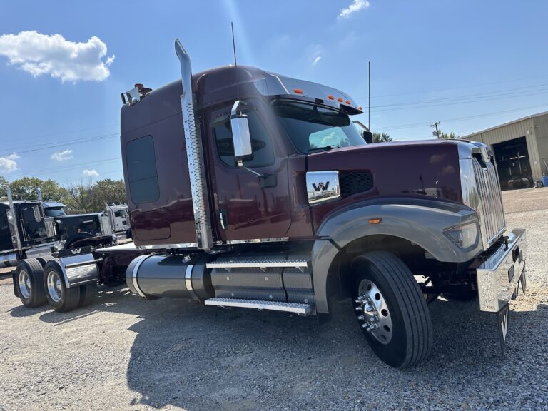 2024 WESTERN STAR 49X SLEEPER photo 3