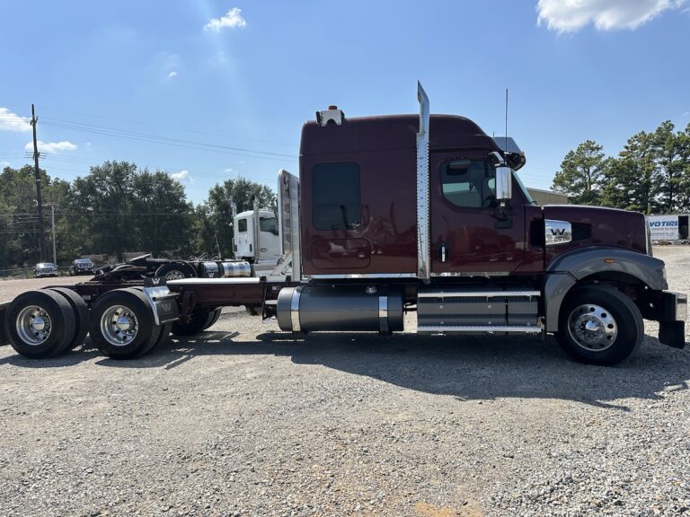 2024 WESTERN STAR 49X SLEEPER photo 4