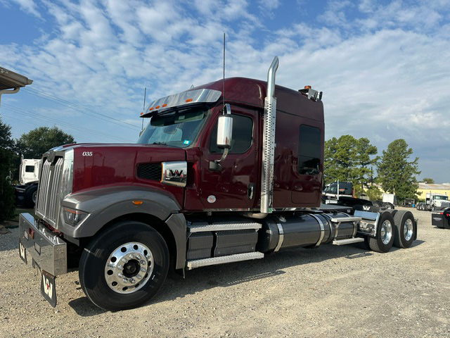 2024 WESTERN STAR 49X SLEEPER — photo 3