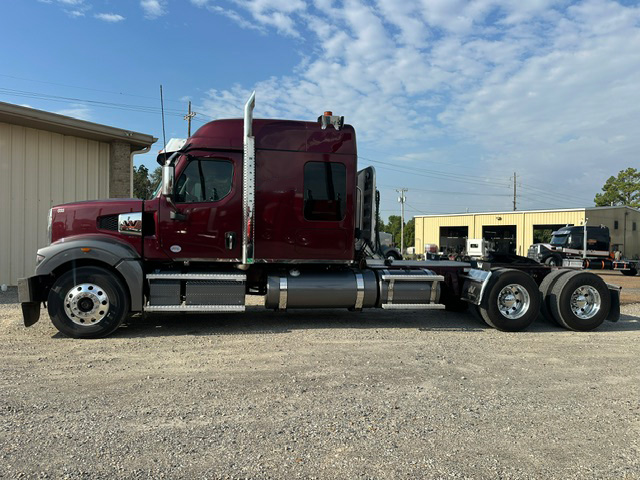 2024 WESTERN STAR 49X SLEEPER — photo 4