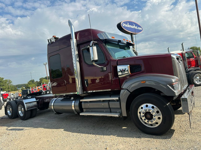 2024 WESTERN STAR 49X SLEEPER