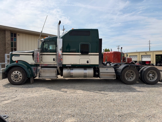 2018 KENWORTH W900L GLIDER KIT — photo 4