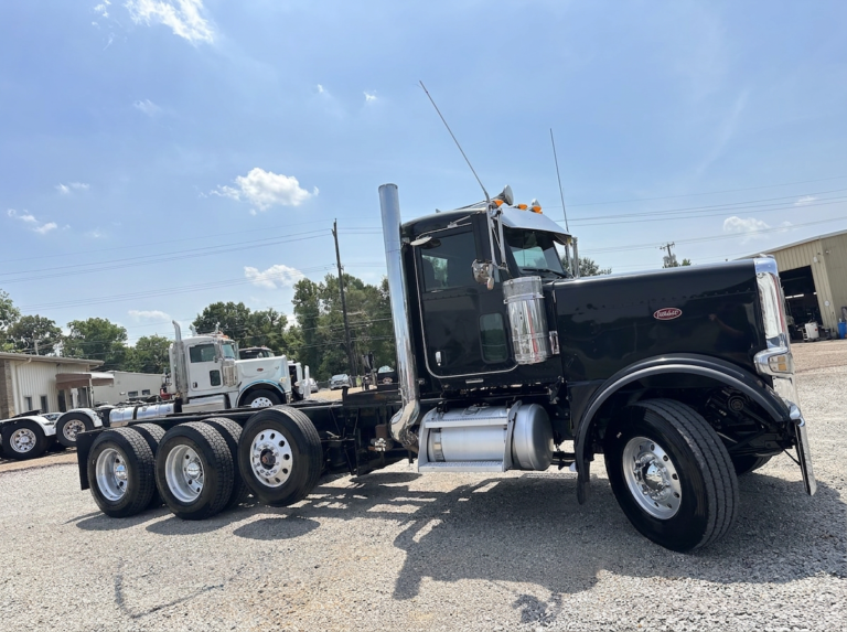 2016 PETERBILT 389 TRI AXLE GLIDER KIT — photo 2