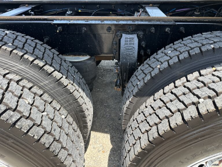2016 PETERBILT 389 TRI AXLE GLIDER KIT — photo 3
