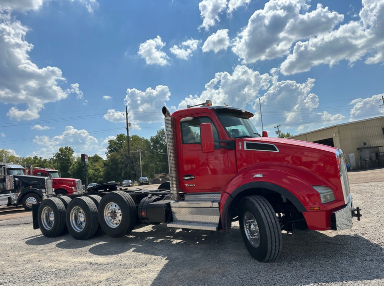 2022 KENWORTH T880 TRI AXLE CAB & CHASSIS — photo 2