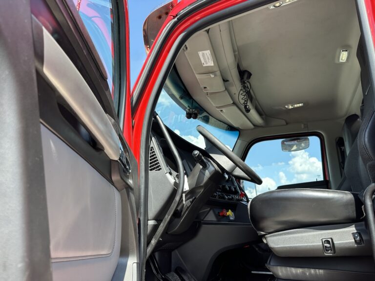 2022 KENWORTH T880 TRI AXLE CAB & CHASSIS — photo 4