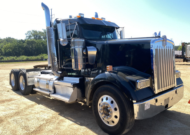 2022 KENWORTH W900L DAYCAB
