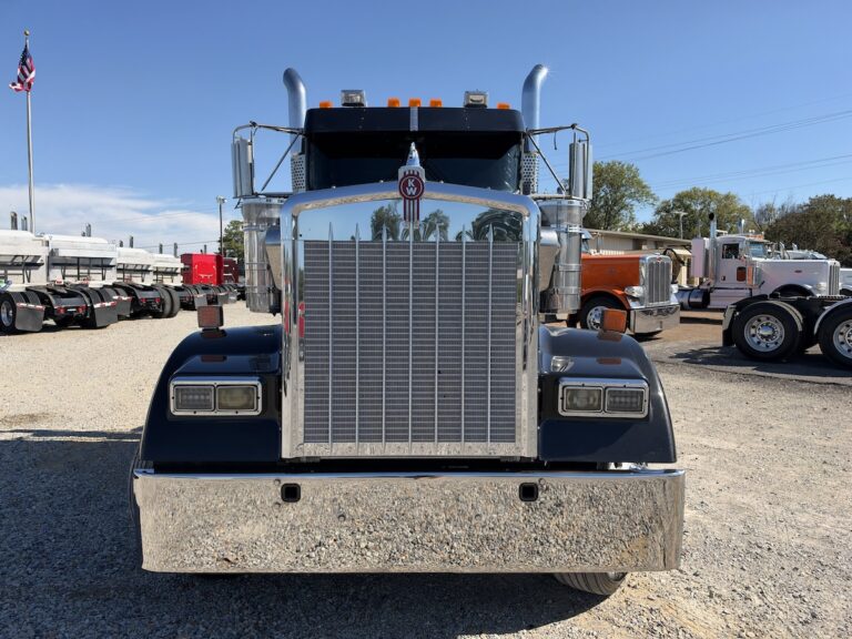2022 KENWORTH W900L DAYCAB — photo 2