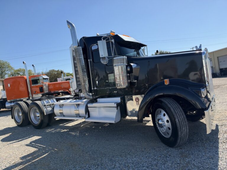2022 KENWORTH W900L DAYCAB — photo 3