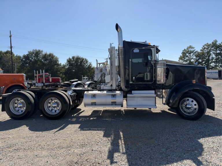 2022 KENWORTH W900L DAYCAB — photo 4