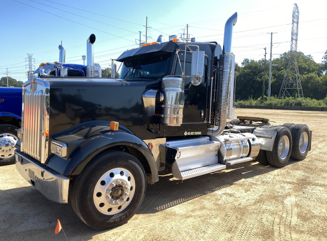 2022 KENWORTH W900L DAYCAB — photo 2
