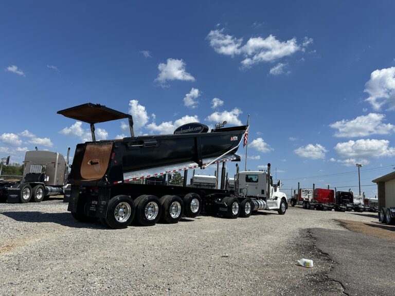 2023 MTM QUAD AXLE END DUMP — photo 2