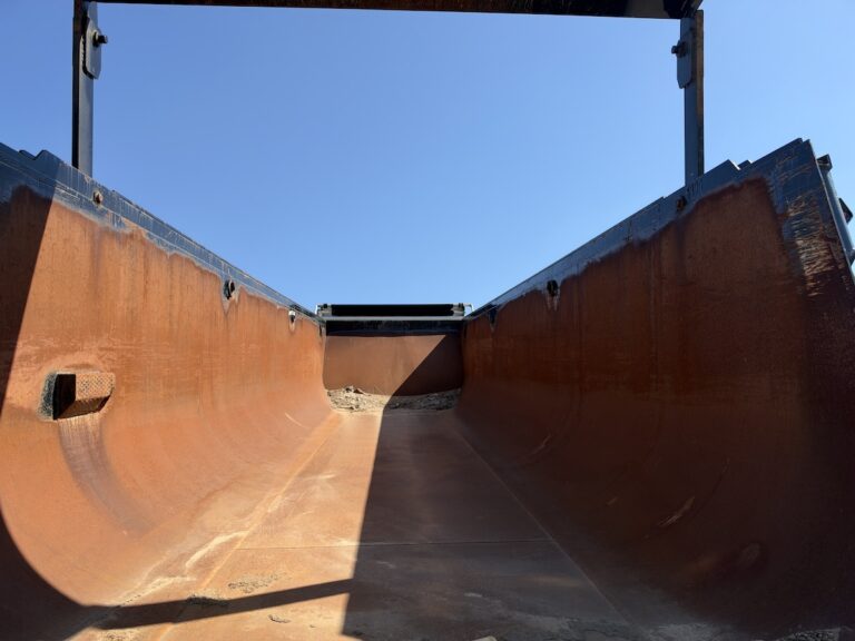 2023 MTM QUAD AXLE END DUMP photo 2