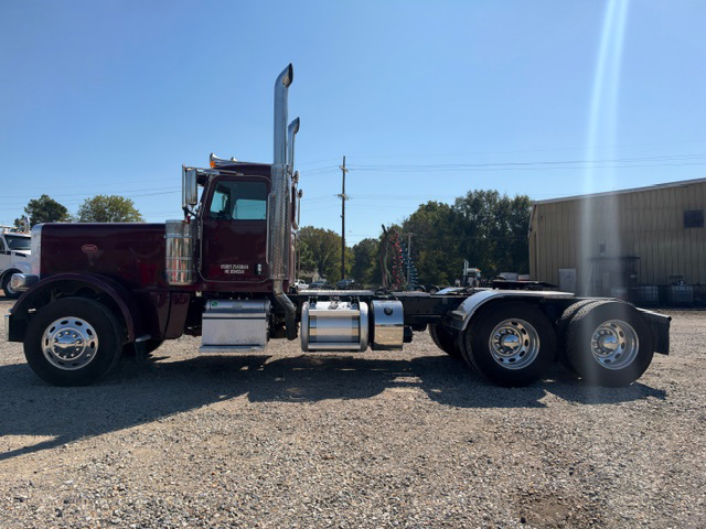 2023 PETERBILT 389 DAYCAB — photo 4