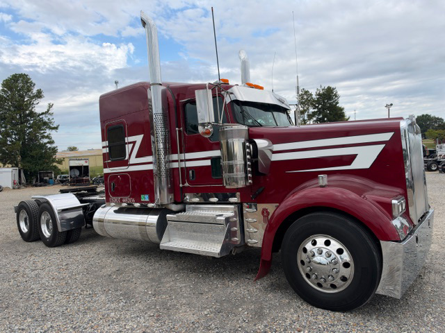 2023 KENWORTH W900L SLEEPER photo 1