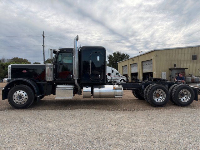 2023 PETERBILT 389 SLEEPER — photo 3