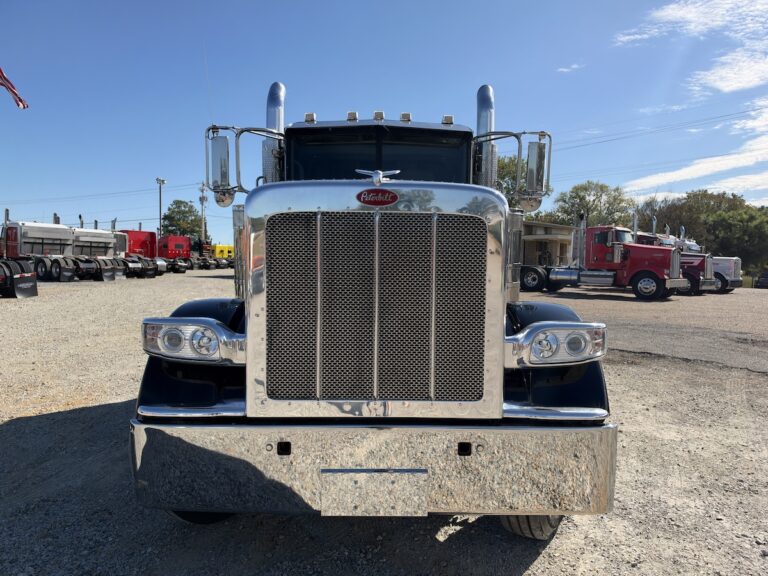 2023 PETERBILT 389 SLEEPER — photo 2