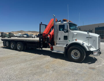 2016 Kenworth T800 Flatbed Crane Truck 488178