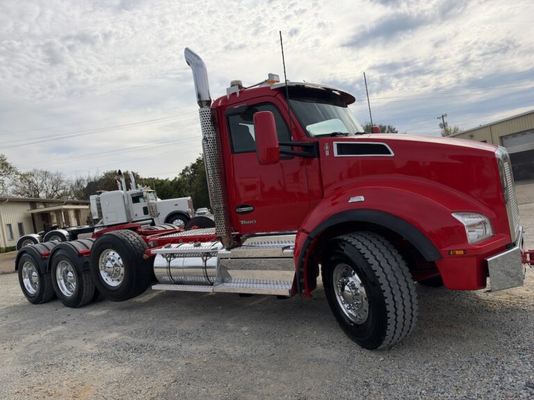 2024 KENWORTH T880 TRI AXLE DAYCAB photo 3