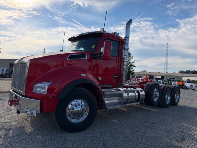 2024 KENWORTH T880 TRI AXLE DAYCAB photo 3