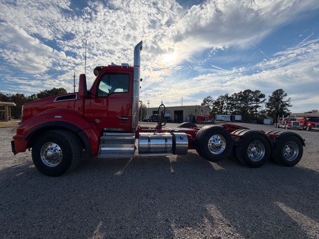 2024 KENWORTH T880 TRI AXLE DAYCAB photo 4
